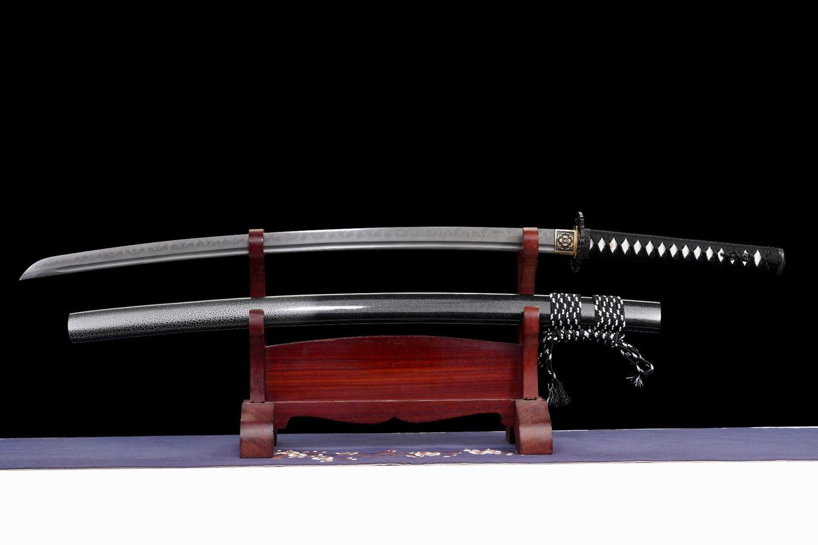 b9f4e508-de02-405f-9d04-d2b211b01a4a.jpeg Ghost Handmade Leaf-Pattern Samurai Fixed Blade Knife